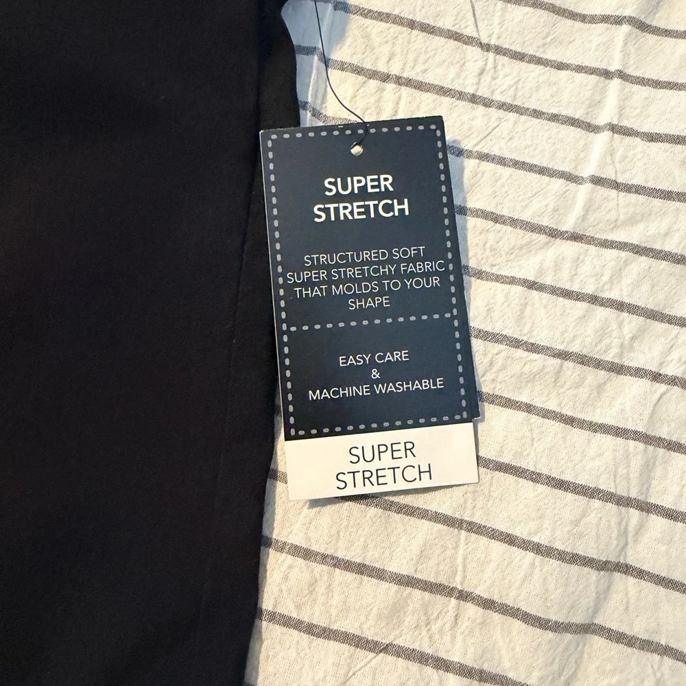 High-Waist Black Sailor Shorts with Gold Buttons - Picture 2 of 4